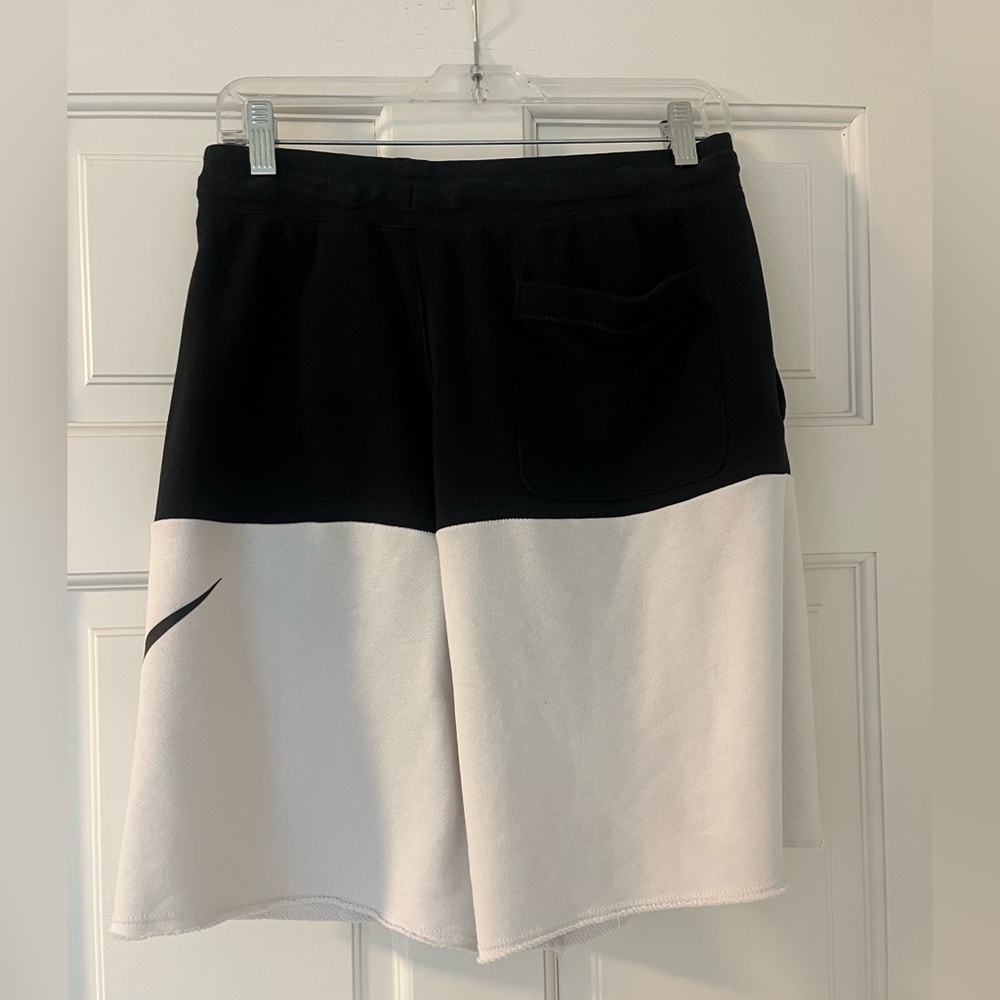 Nike Men’s Sportswear Club Two-tone Shorts